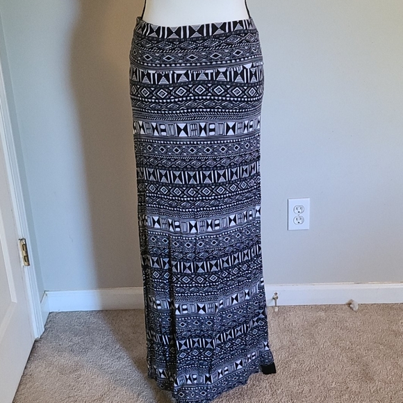 Aztec print maxi skirt - Picture 2 of 2